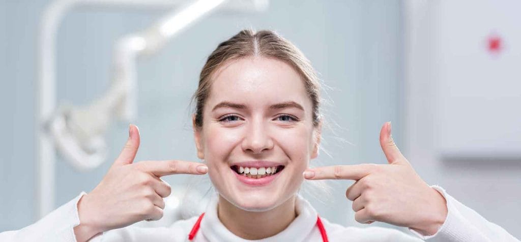 estetik-dis-hekimi-saglikli-ve-dogal-gulus-2