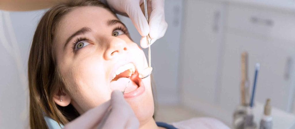 Estetik Uygulamalar: Zirkonyum, Lamina, Bonding ve Gülüş Tasarımı